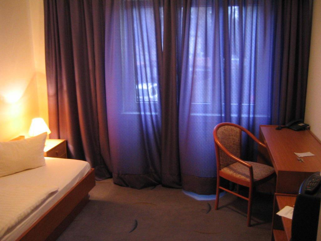 Hotel Restaurant Marbella Minden  Bagian luar foto